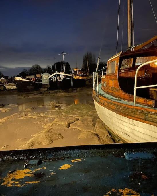 Toosey Lass - St Osyth Creek Saint Osyth Exterior foto